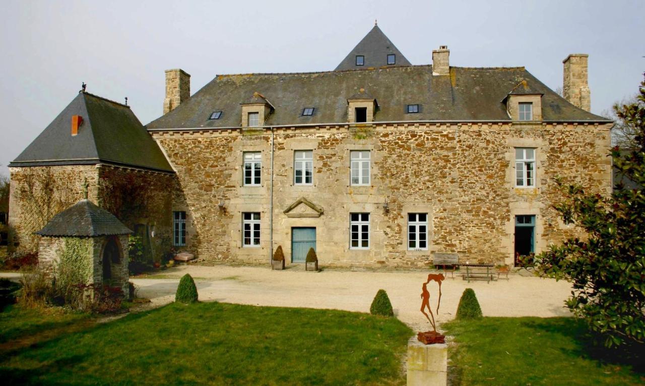 Gite La Passerelle - Manoir Le Plessix Madeuc Corseul Экстерьер фото